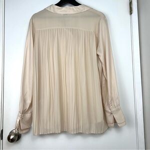 YaYa Woman NWT Pleated Back Blouse size M Pale Pink Elegant Feminine Office